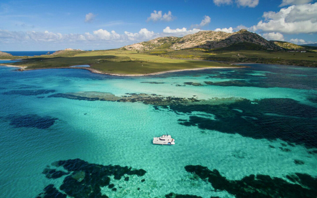 Catamarano-escursione-asinara-giornata-intera