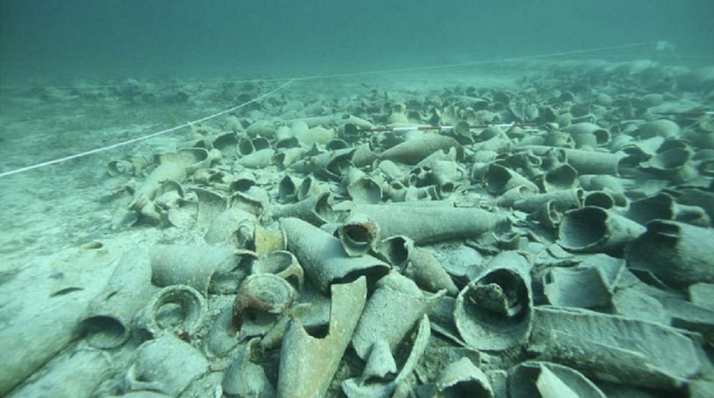 Il relitto si trova a Cala Reale in pochi metri d'acqua