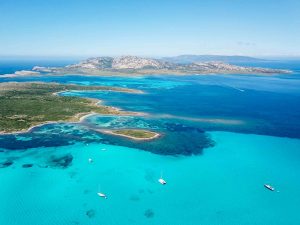 L'Isola Piana e l'Isola dell'Asinara circondate da un mare cristallino